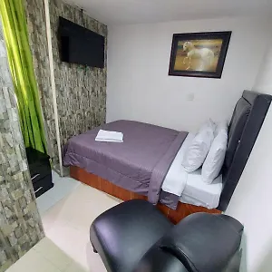 Hotel Punto 100